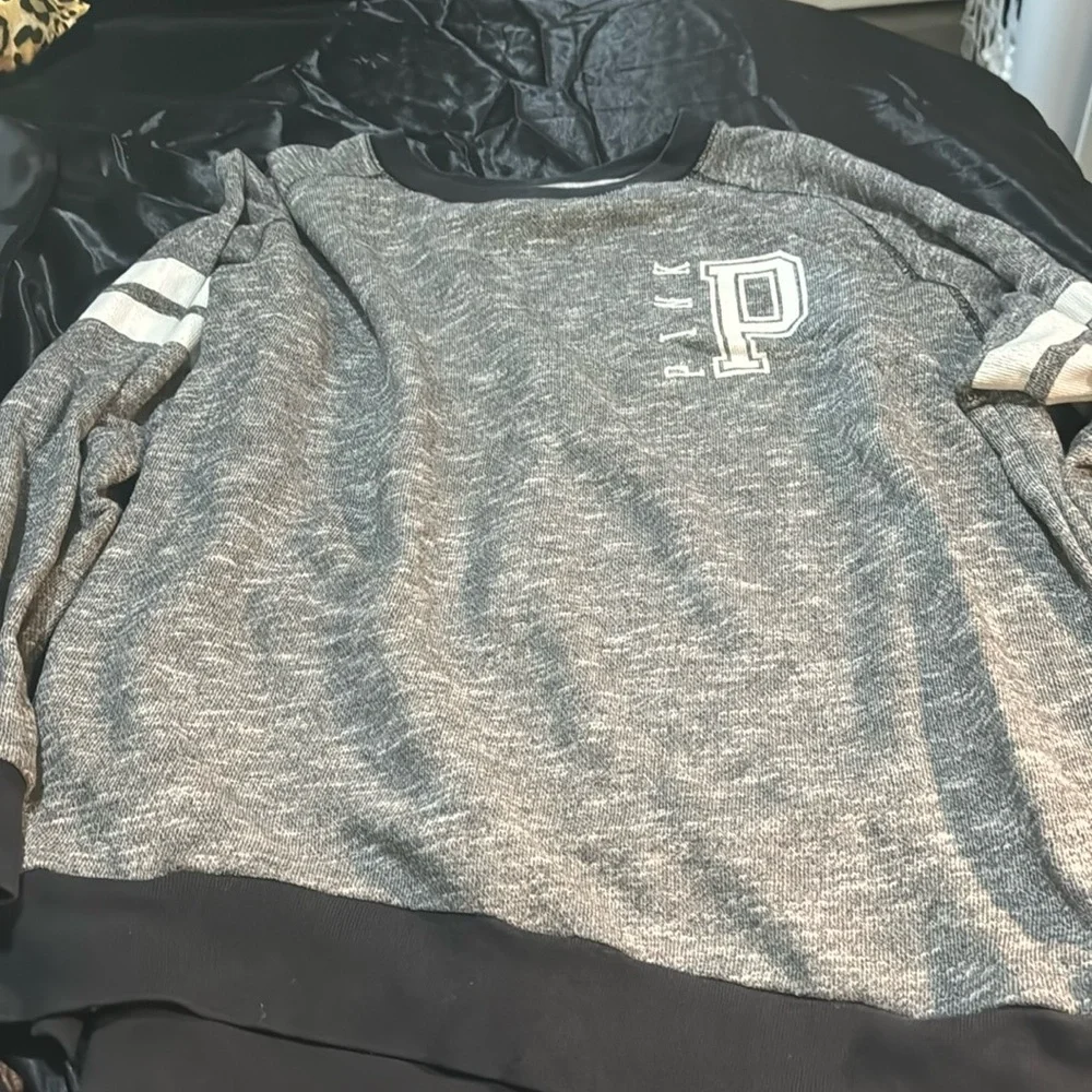 Size Large PINK crew neck sweater - Picture 1 of 3